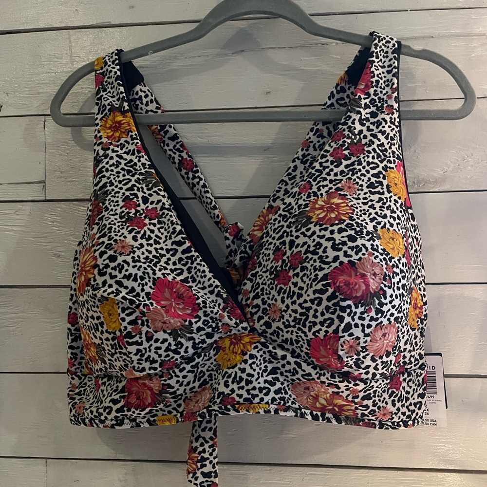 NWT Wire Free Reversible Swimsuit Top